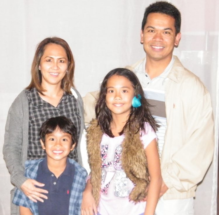 Photo of Jacksonville FL Periodontist Dr. Aguila and family