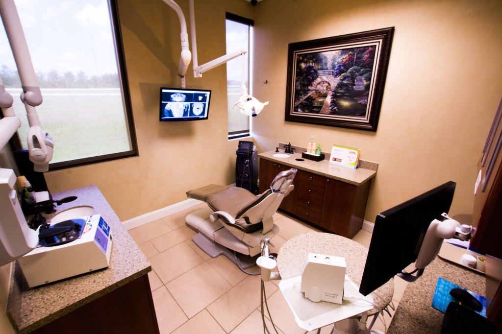 Interior Photo: Jacksonville FL periodontal office treatment room